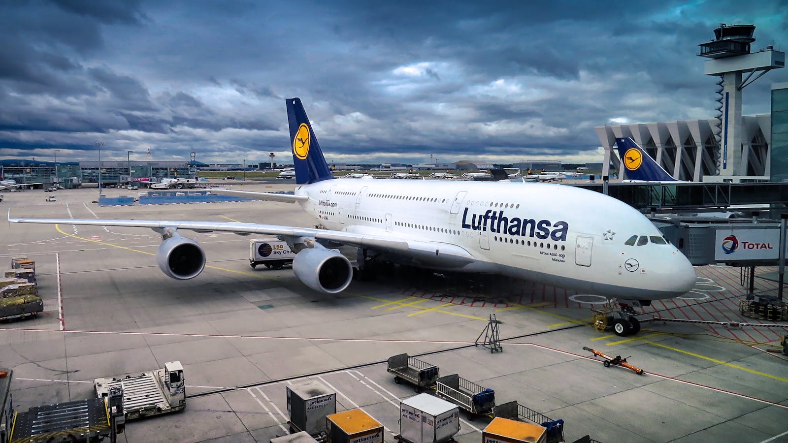 Passageiro usando transporte urbano e aeroportos